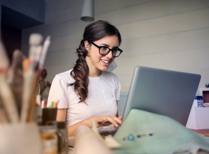 demo-attachment-493-woman-photographer-drinking-coffee-and-working-PJNBP6U